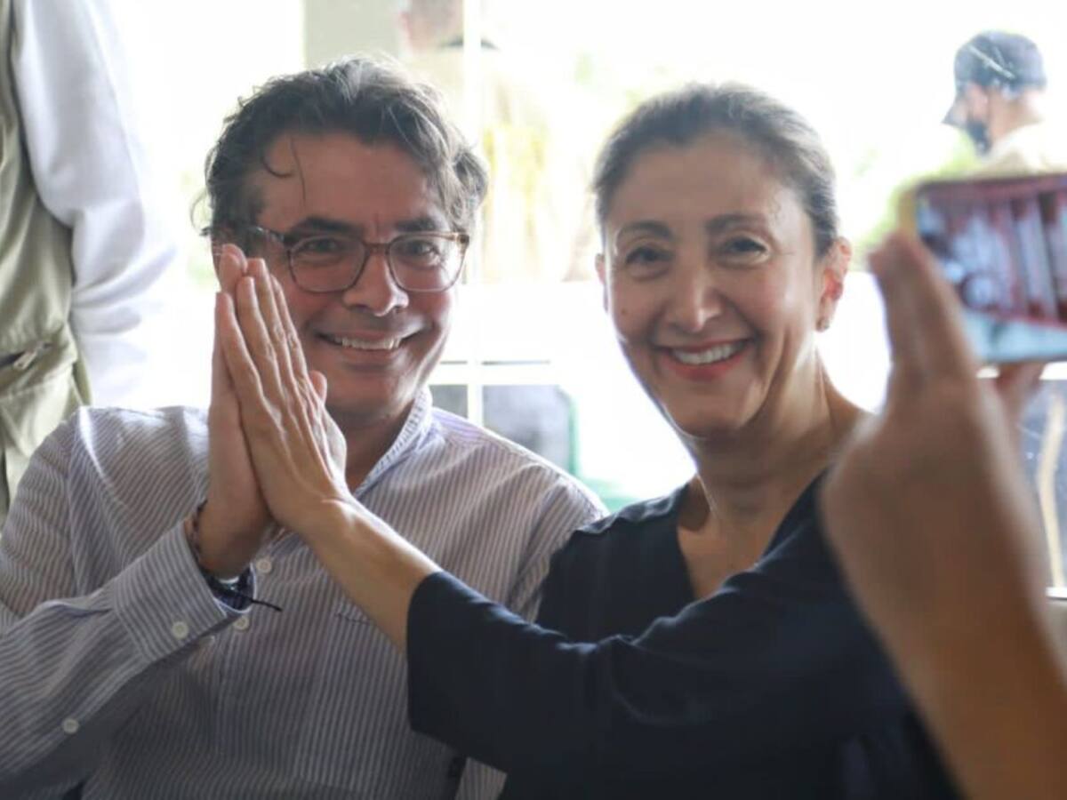 ¿Nuevo cruce entre Alejandro Gaviria e Ingrid Betancourt?