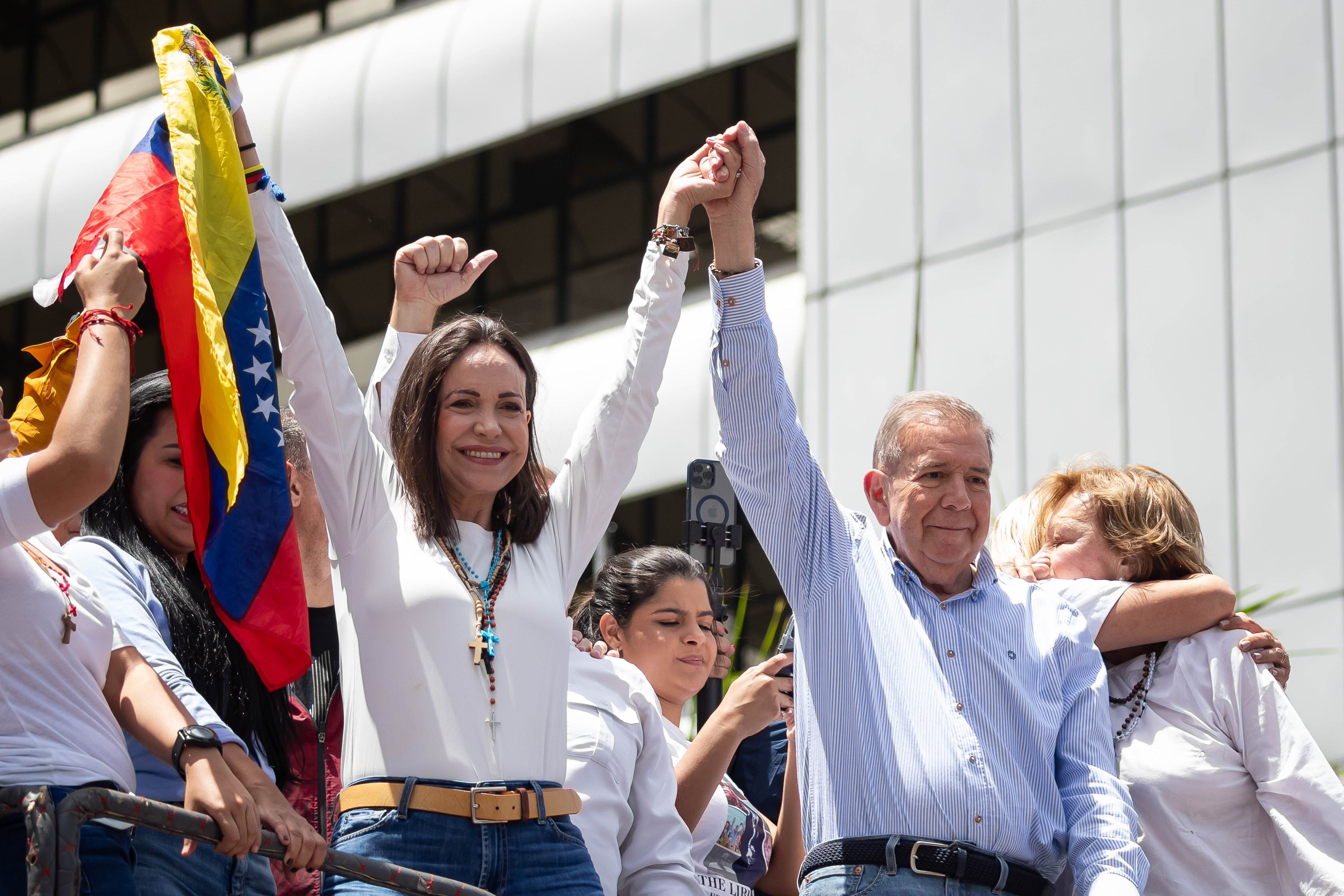 La líder opositora venezolana María Corina Machado y el candidato a la presidencia de Venezuela Edmundo González. EFE/ Ronald Peña R.