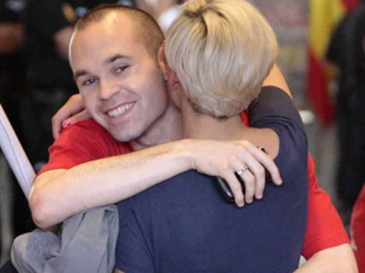 Andrés Iniesta y Anna Ortiz protagonizan este domingo la boda deportiva del año