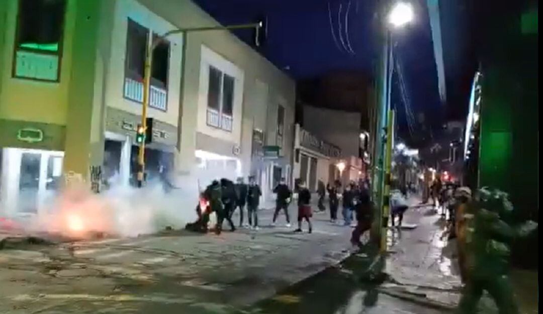 Imagen tomada de video de enfrentamiento con la fuerza pública