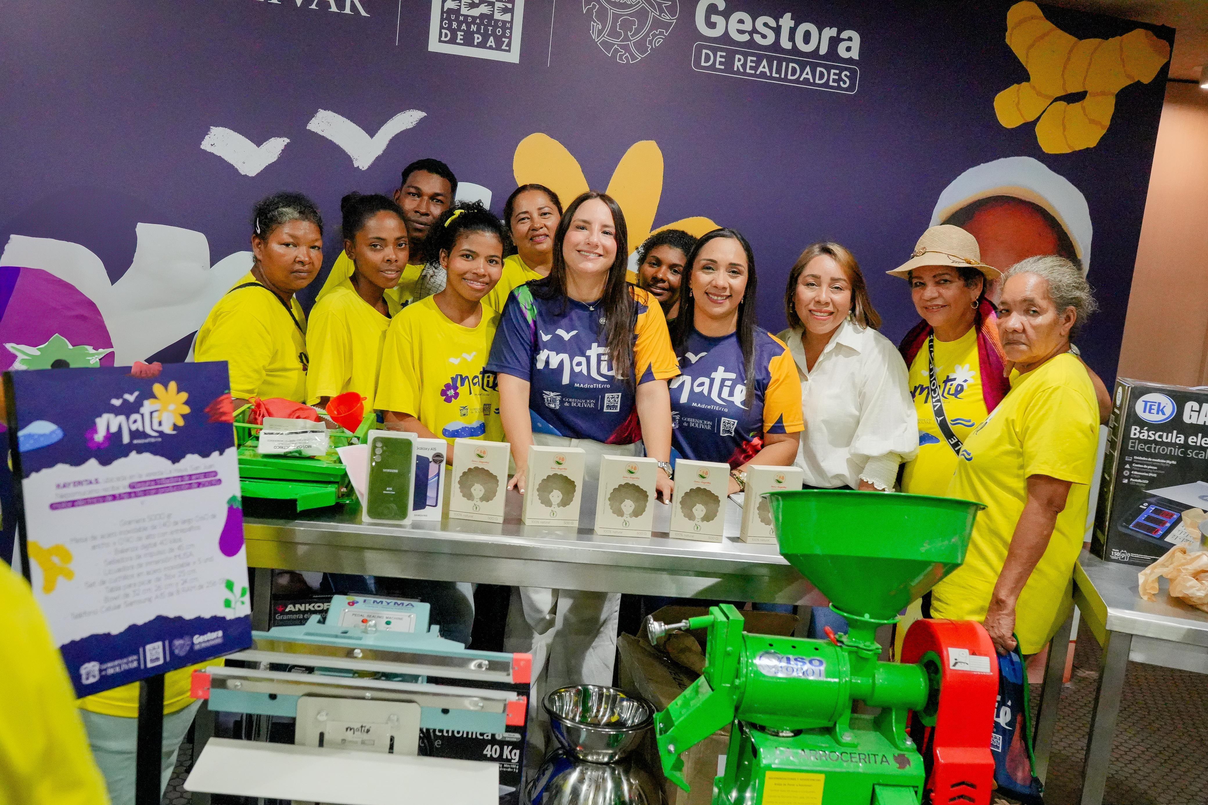 Maquinaria y dotación para asociaciones de los Montes de María