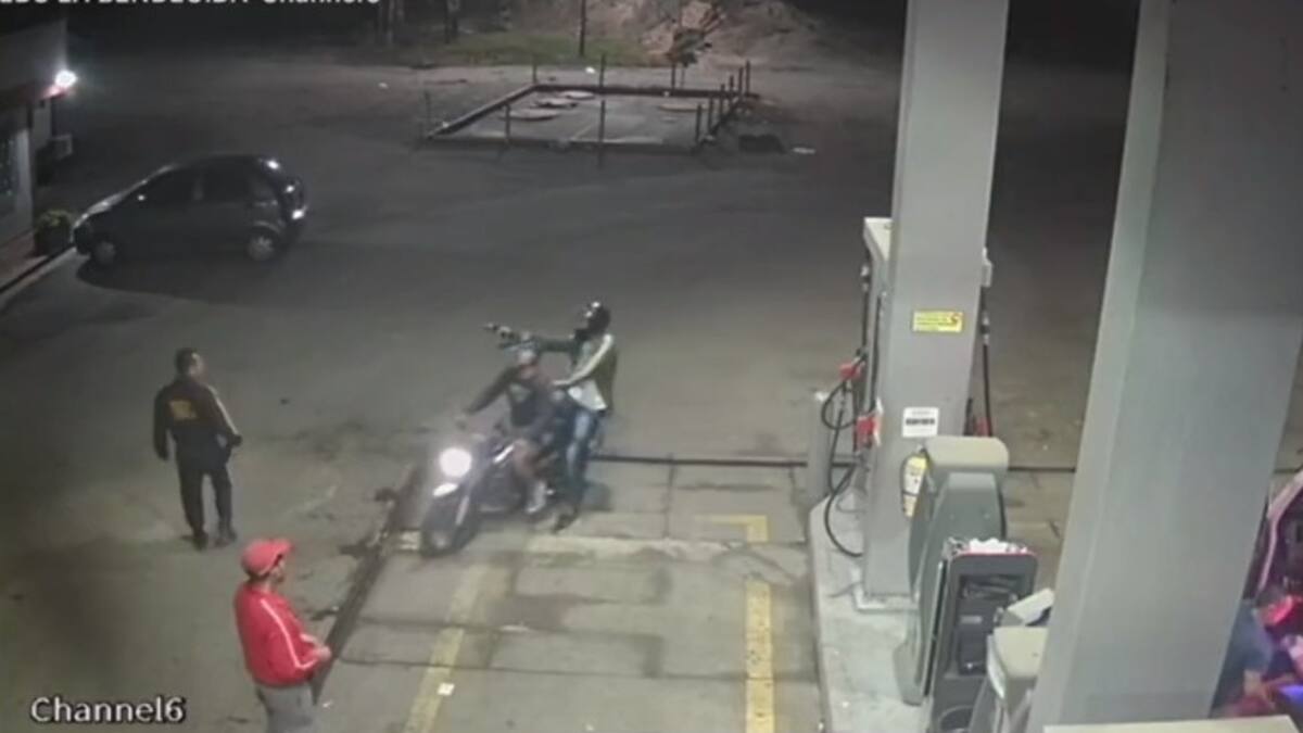 Recompensa por asesinos de vigilante en una bomba de gasolina