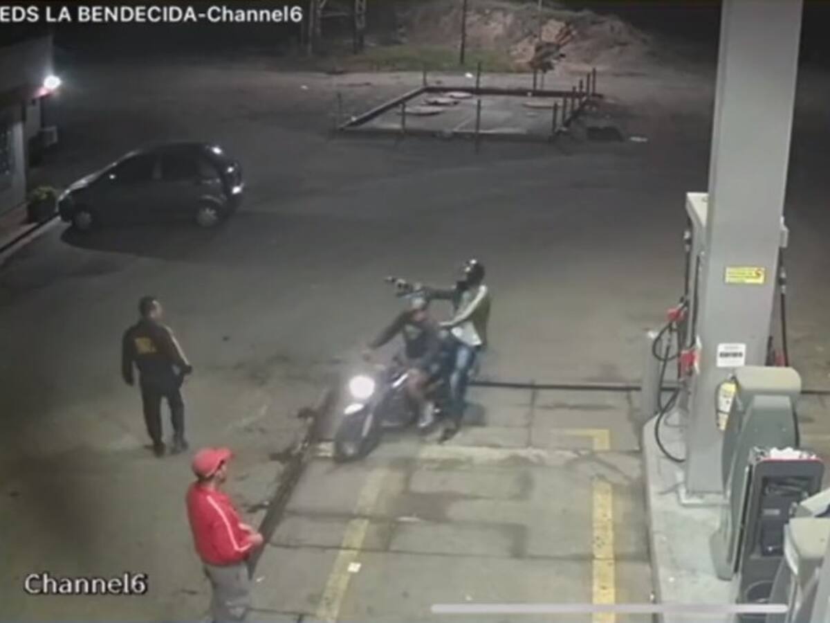 Recompensa por asesinos de vigilante en una bomba de gasolina