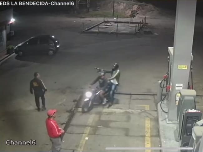 Recompensa por asesinos de vigilante en una bomba de gasolina