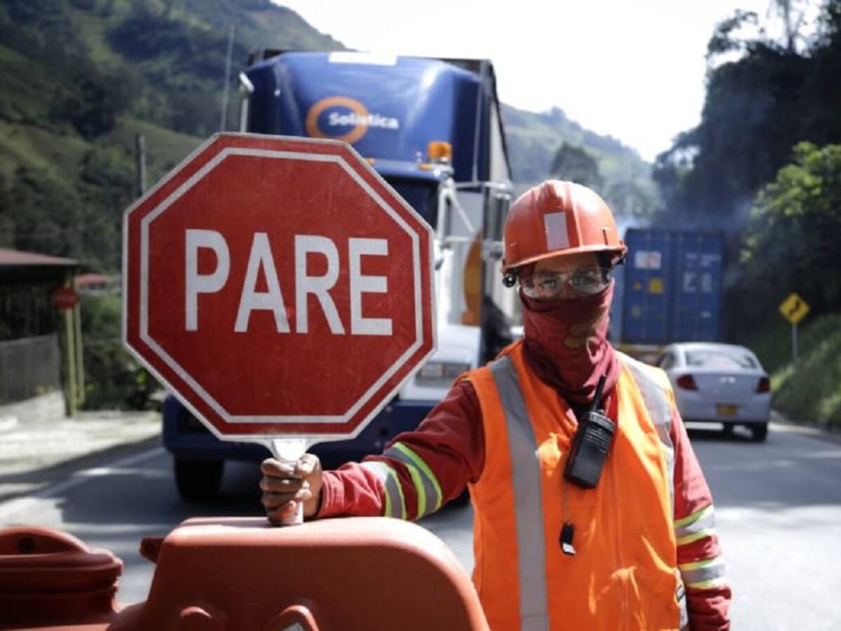 Si hay riesgo de derrumbe, la vía la línea se cierra por prevención: Invías