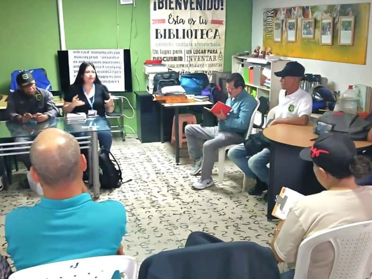La Guardia Ambiental inició capacitación a voluntarios en la Comuna 13 de Medellín