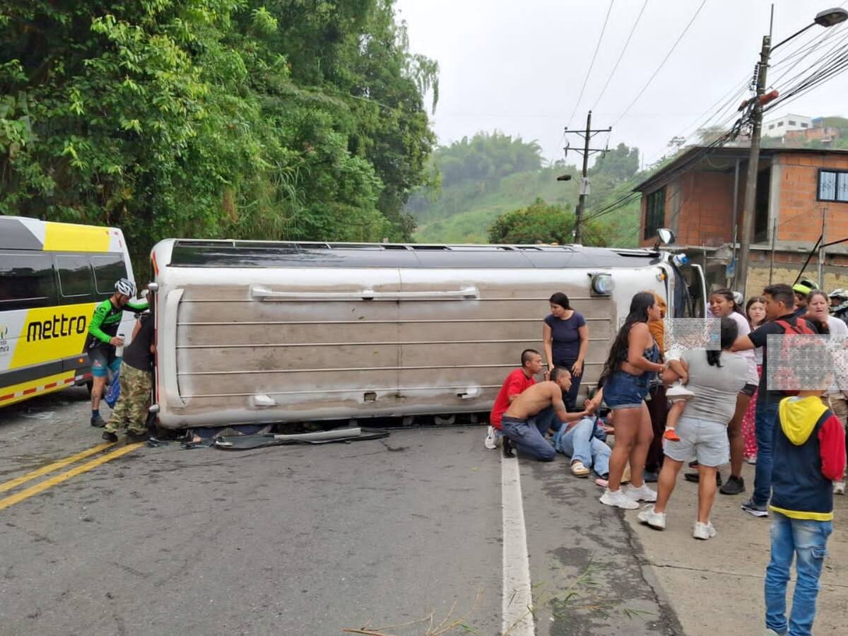 Aparatoso accidente en Pereira deja más de 30 personas heridas, la mayoría menores de edad