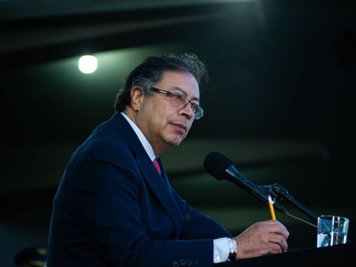 Presidente Gustavo Petro asumirá regulación de servicios públicos por 3 meses