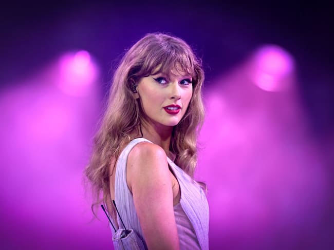 LONDON, ENGLAND - AUGUST 15: (EDITORIAL USE ONLY. NO STANDALONE PUBLICATION USE (NO SPECIAL INTEREST OR SINGLE ARTIST PUBLICATION USE; NO BOOK USE)) Taylor Swift performs onstage during "Taylor Swift | The Eras Tour" at Wembley Stadium on August 15, 2024 in London, England. (Photo by Gareth Cattermole/TAS24/Getty Images for TAS Rights Management )