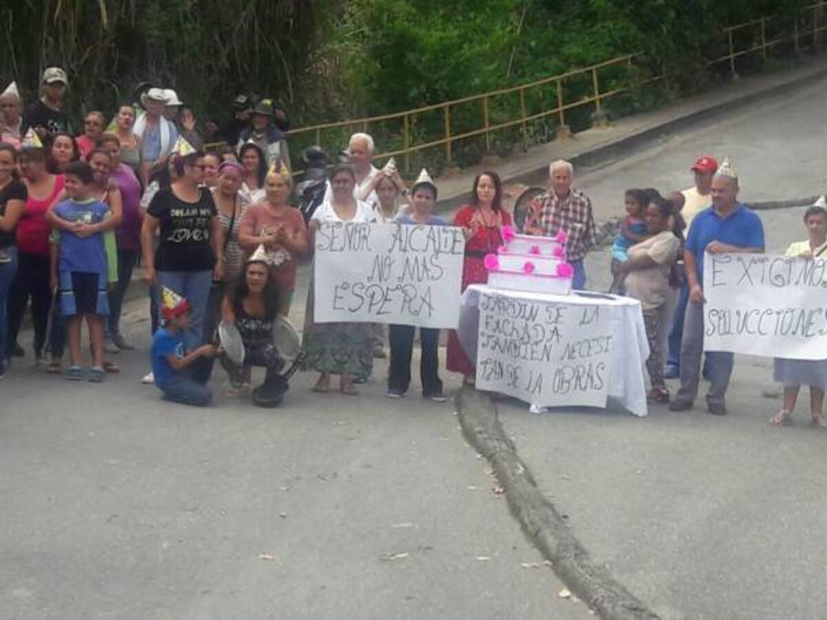 En Jardín de La Fachada le celebraron el cumpleaños a un puente dañado