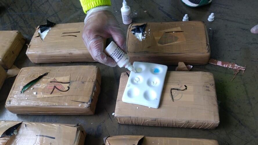 En Santa Marta caen 43 kilos de coca que serían enviados a Libia . Foto: Policía Antinarcóticos