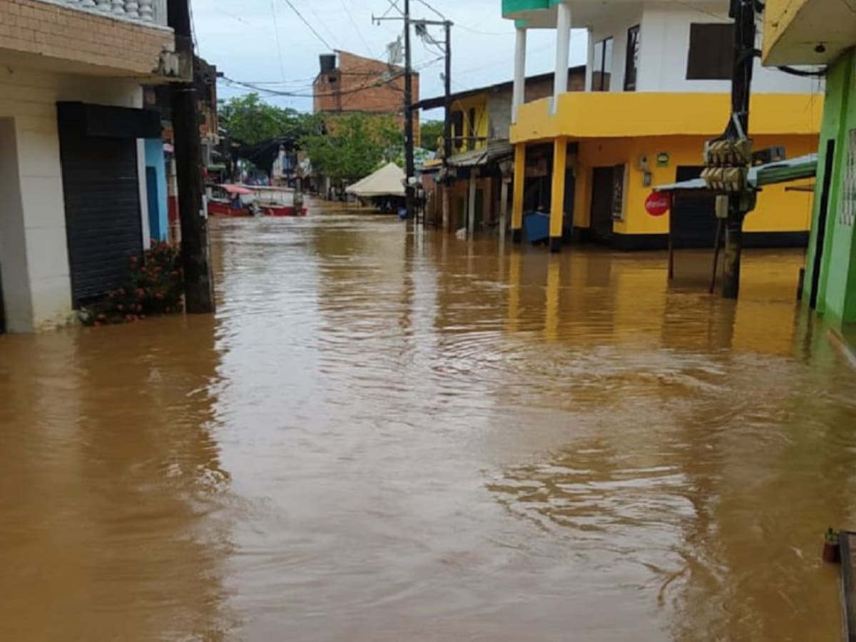 El río Nechí se desbordó e inundó 14 barrios en Zaragoza