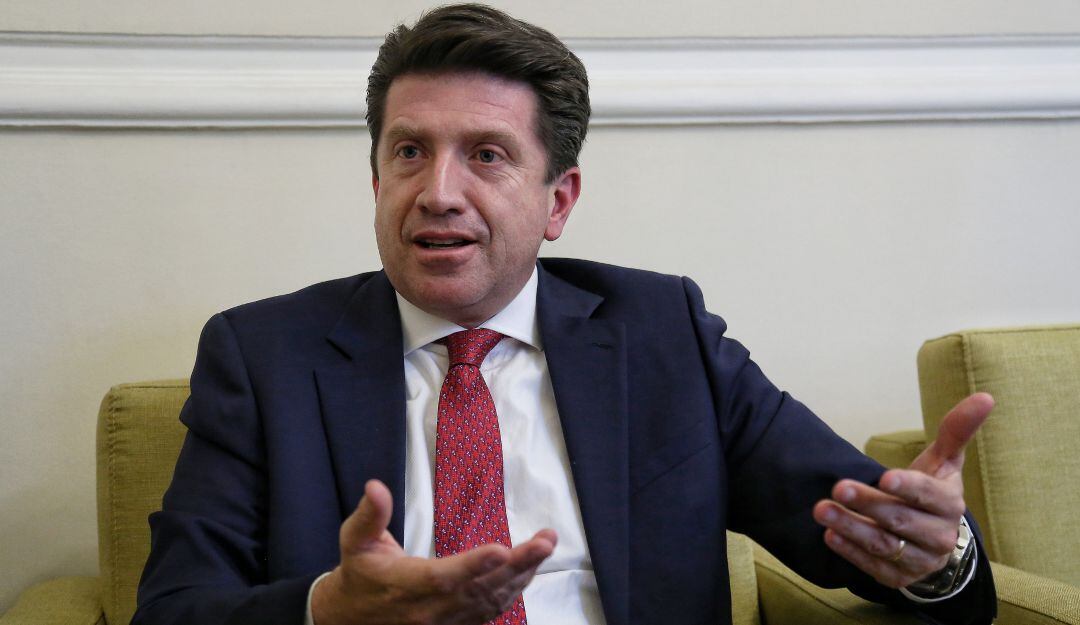 Diego Monalo, ministro de Defensa, enfreta dos mociones de censura.