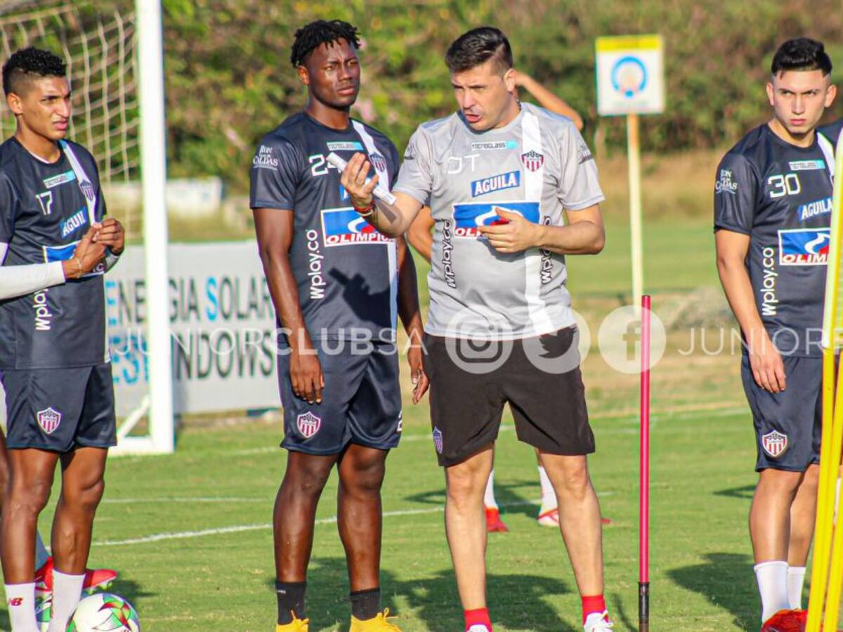 Arranca la Liga Colombiana con seis técnicos extranjeros