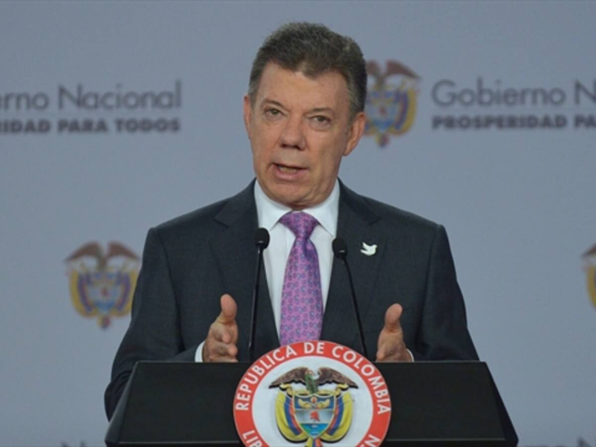 Colombia sería declarada libre de analfabetismo en 2018: Santos
