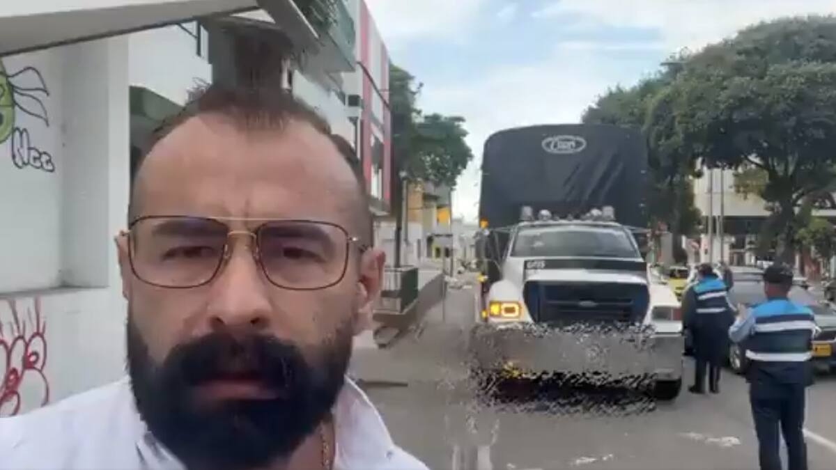 Conductor de camión fue multado por descargar en plena carrera 27