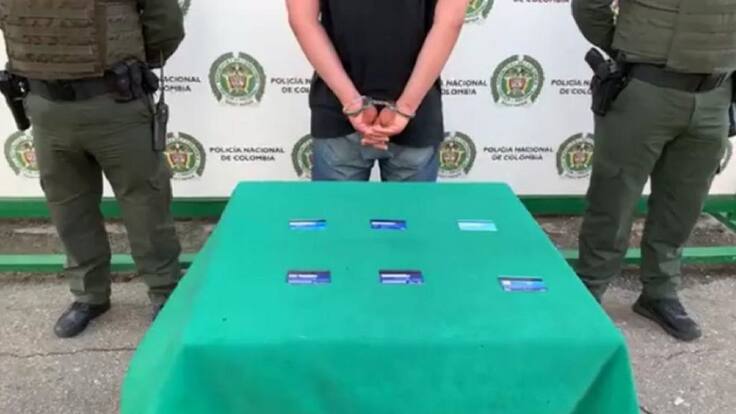 Capturan hombre que estaba cambiando tarjetas en un cajero de Cabecera