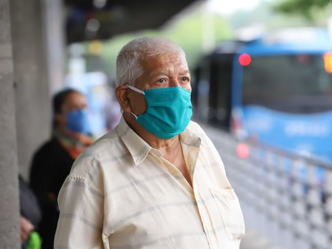 Empresarios trabajan para elaborar 5 millones de tapabocas al día