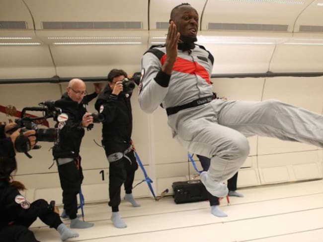 Usain Bolt desafía la gravedad y gana carrera
