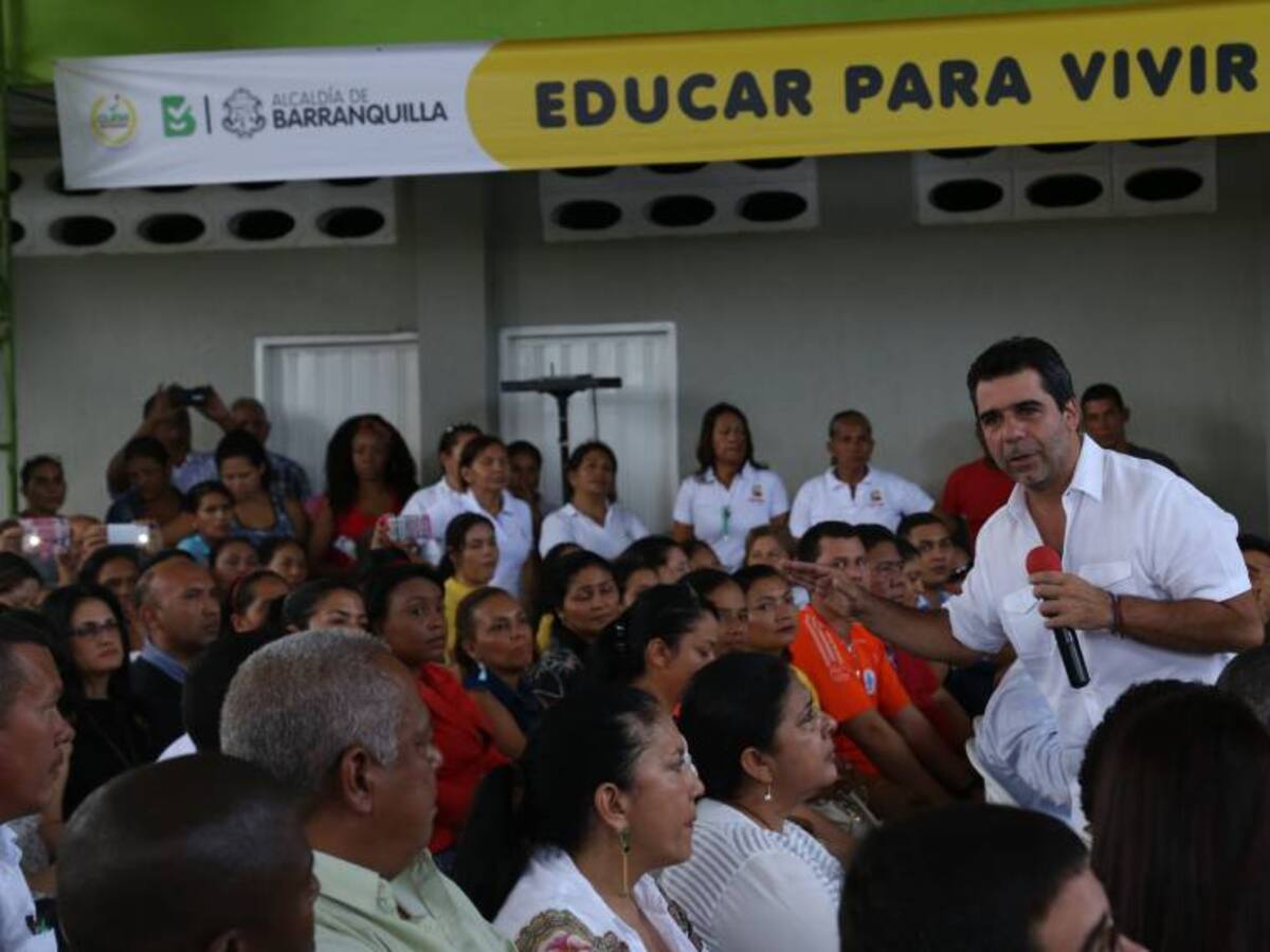 Acompañar educación de los hijos pide alcalde a padres de familia