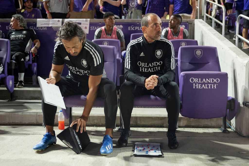 José María Bazán (a la izquierda) y el técnico colombiano Óscar Perea / Getty Images