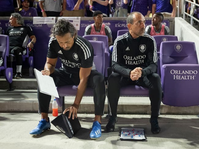 José María Bazán (a la izquierda) y el técnico colombiano Óscar Perea / Getty Images
