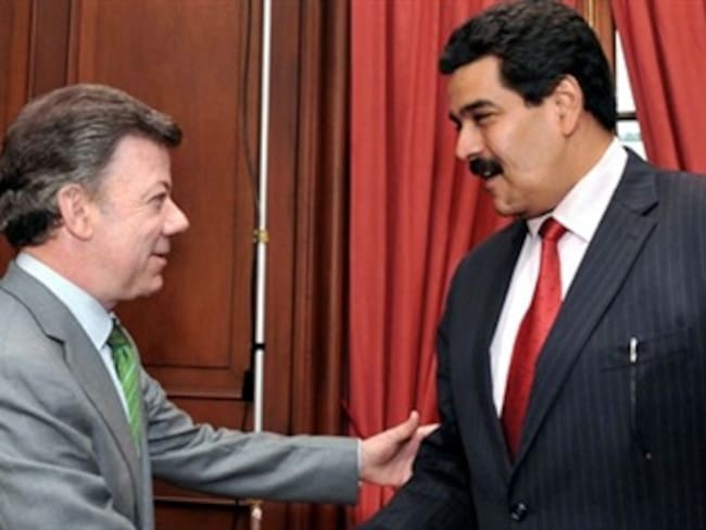 Andrés Pastrana califica de “complacientes” las relaciones de Santos con el chavismo