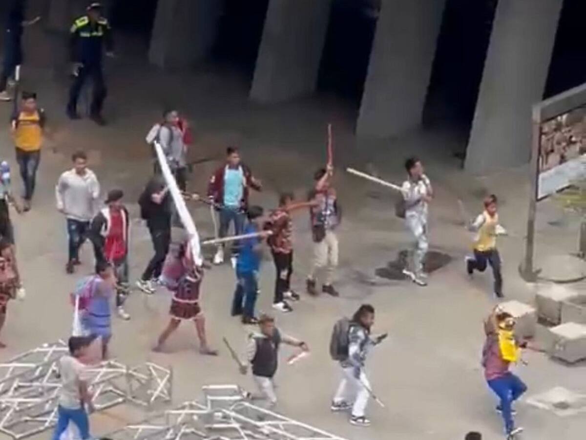 Buscan premio de oro que no aparece tras toma indígena a la alcaldía de Medellín