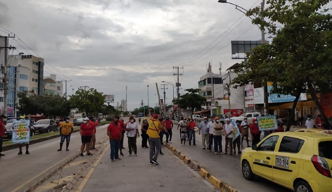 Los manifestantes le exigen a la compañía aplicar la convención colectiva de trabajo