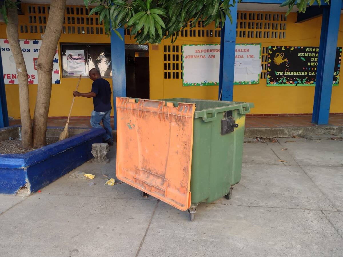 En colegio oficial de Cartagena piden aumentar personal de aseo