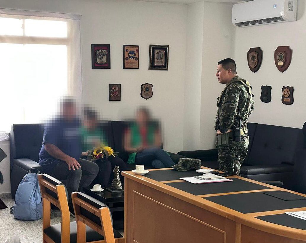 La menor fue trasladada de manera segura por tropas del Ejército Nacional y puesta a disposición del ICBF para el restablecimiento de sus derechos.Foto: Novena Brigada.