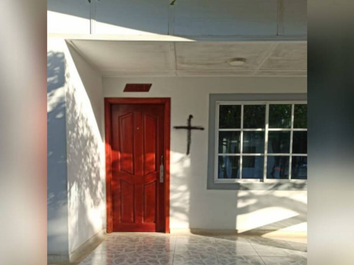 Aparecieron cruces negras en viviendas de Juan de Acosta