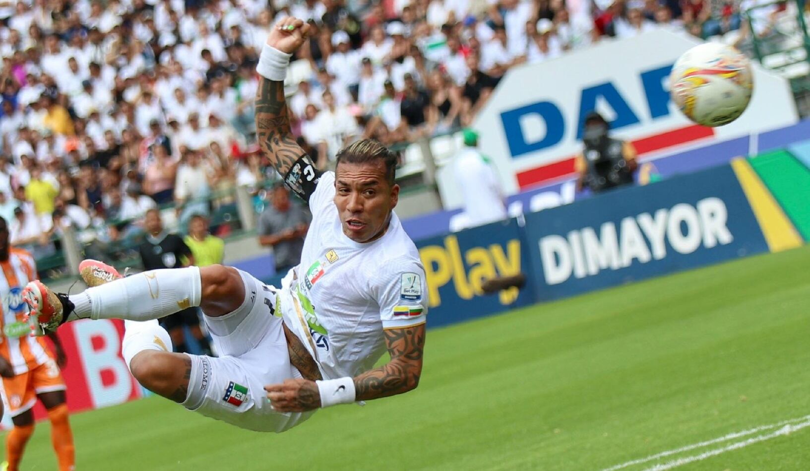 Dayro Moreno alcanza a Sergio Galván Rey / Once Caldas