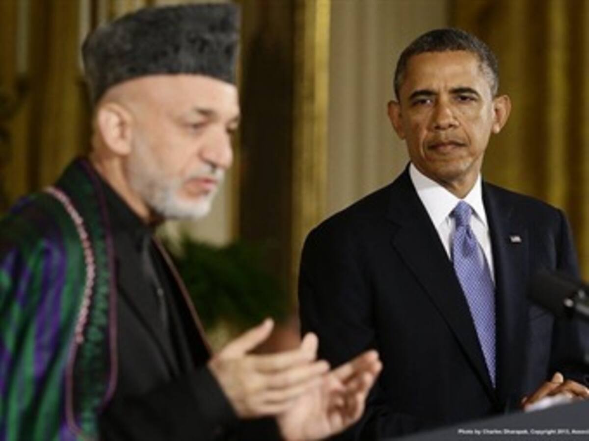 Karzai se reúne con Hagel tras acusar a EEUU de colaborar con los talibanes
