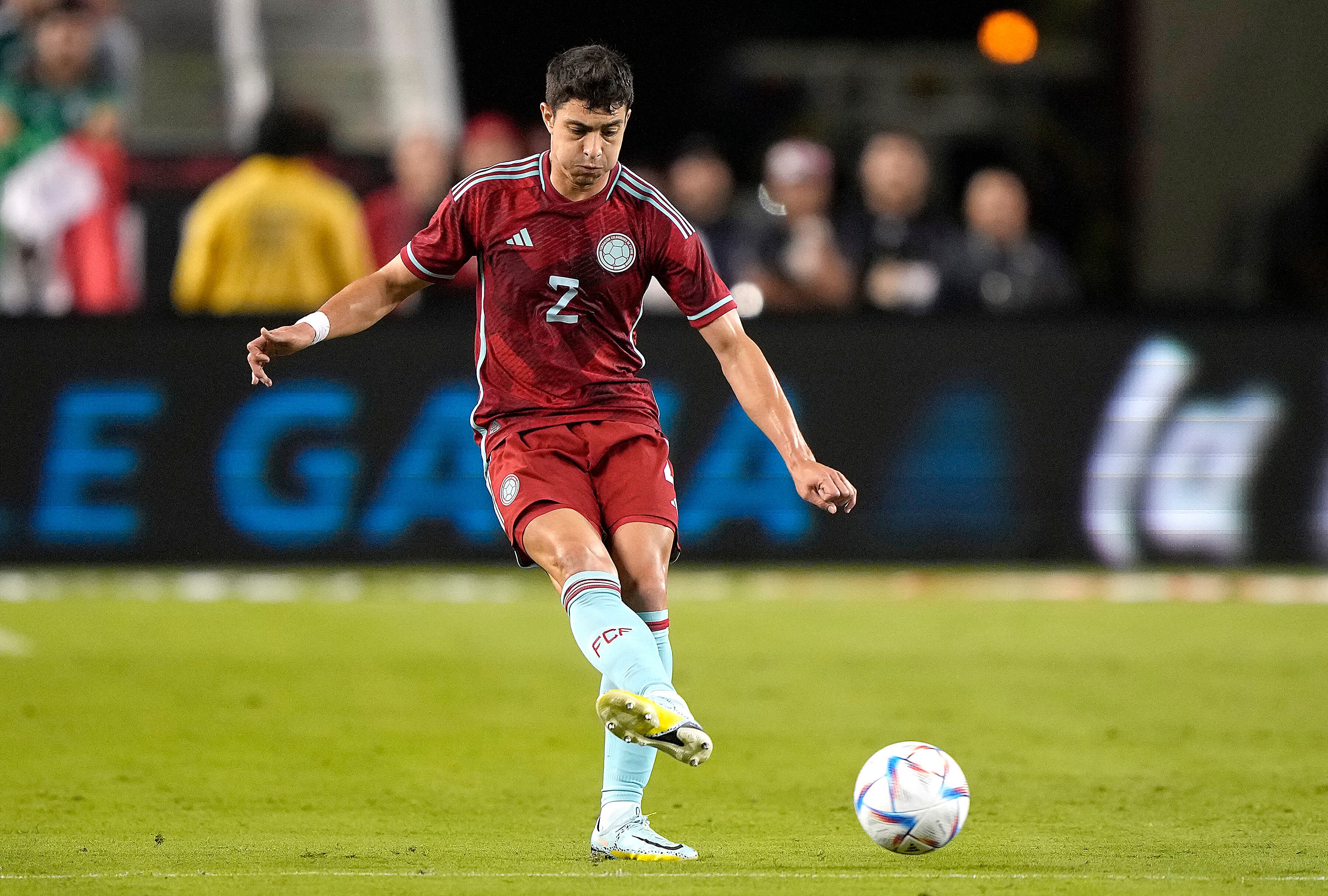 Stefan Medina enfrentando a México bajo las órdenes de Néstor Lorenzo. (Photo by Thearon W. Henderson/Getty Images)