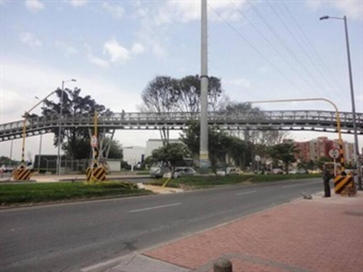 Reparan puente peatonal de madera de la Calle 53 con 37