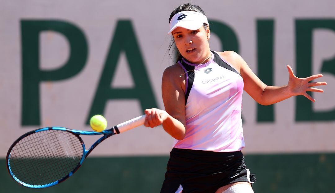 María Camila Osorio en su juego debut en el cuadro principal de Roland Garros.