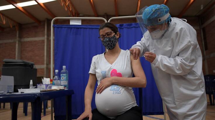 Entrevista con Gerson Bermont, director director de promoción y prevención de MinSalud, sobre vacunación en embarazadas