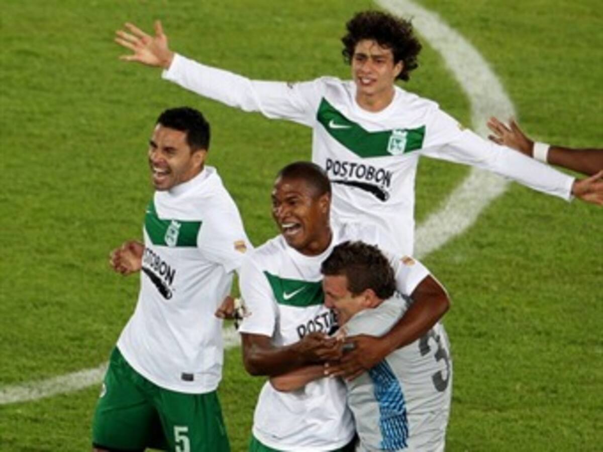 Atlético Nacional vence 2-0 a Guaraní en la Copa Sudamericana