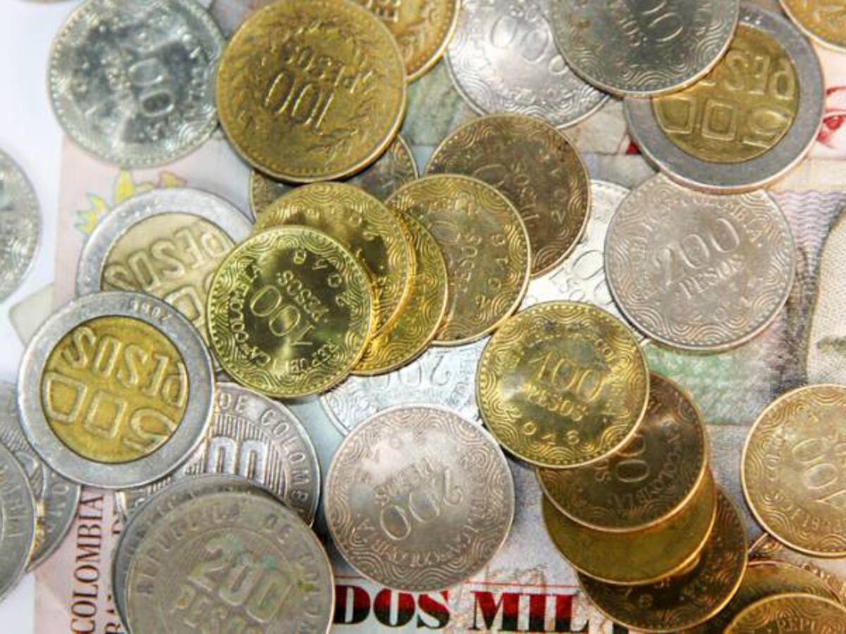 Confianza del consumidor en febrero se mantiene en terreno negativo