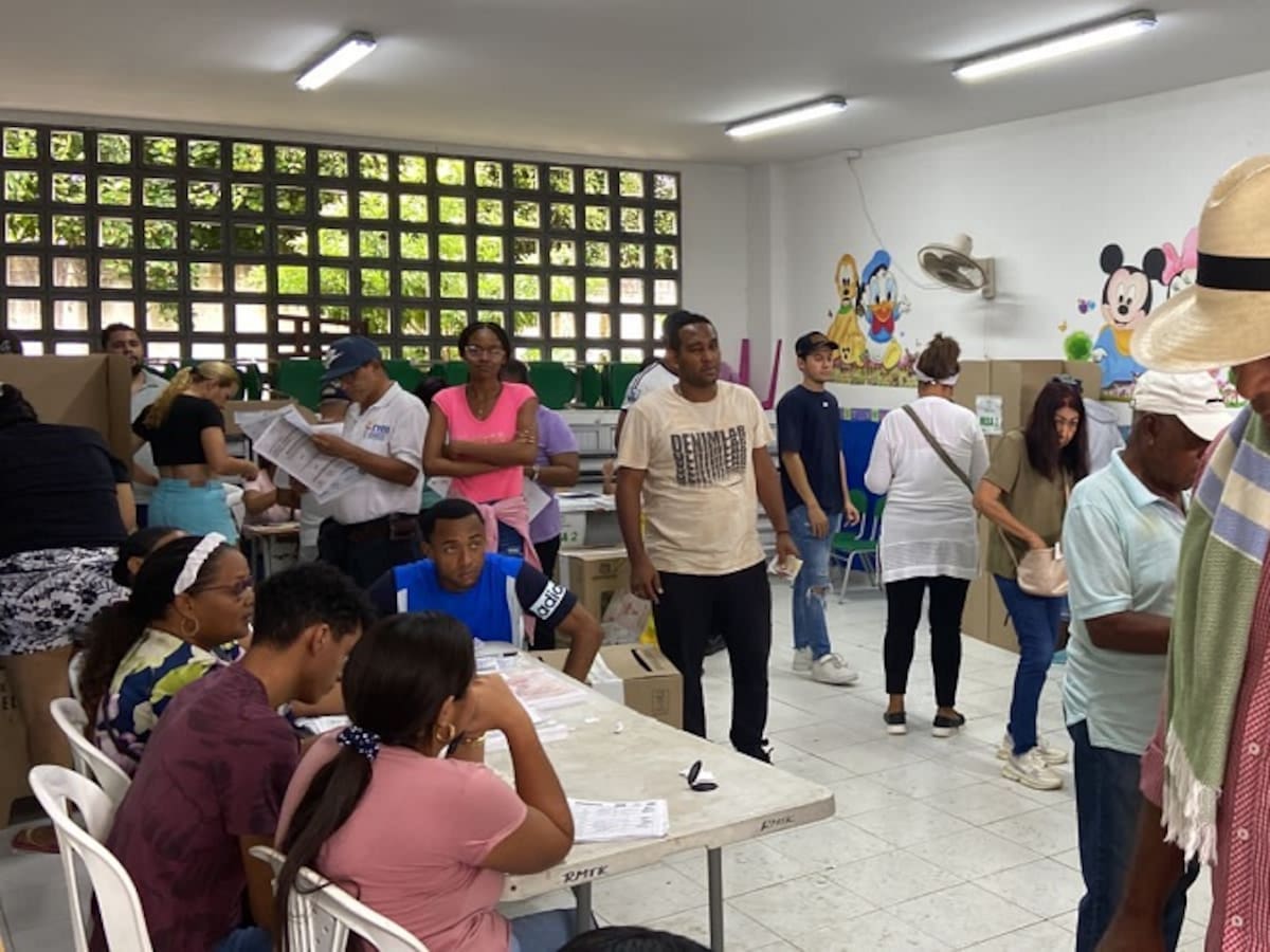 Problemas en el registro de votantes marcaron jornada electoral en Cartagena