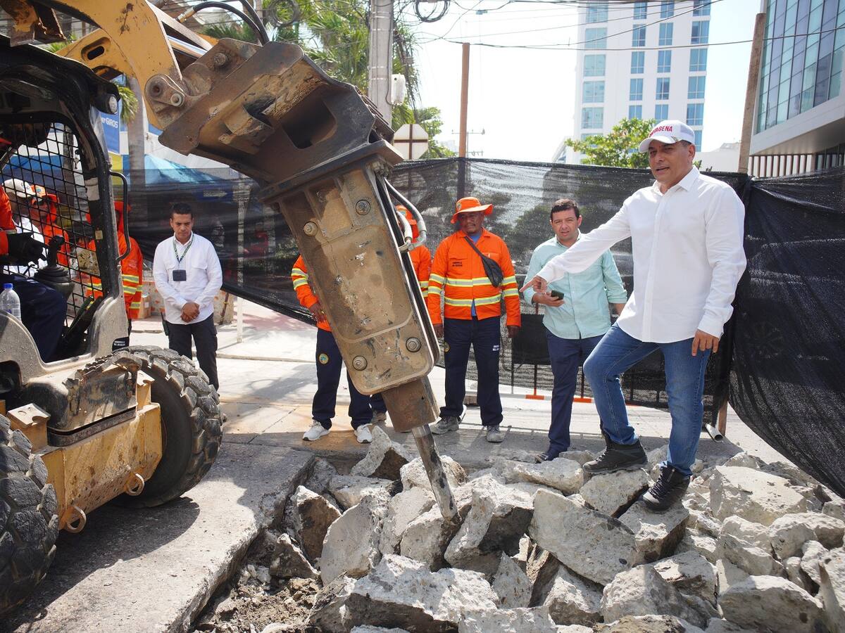 ‘Guerra frontal contra los huecos’ en Cartagena: iniciaron trabajos en Bgde y Av Santander
