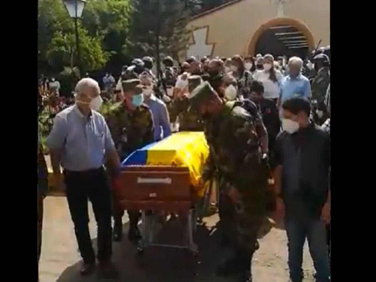 "Justicia" fue lo que se pidió durante el sepelio del Mayor Camilo Vergara