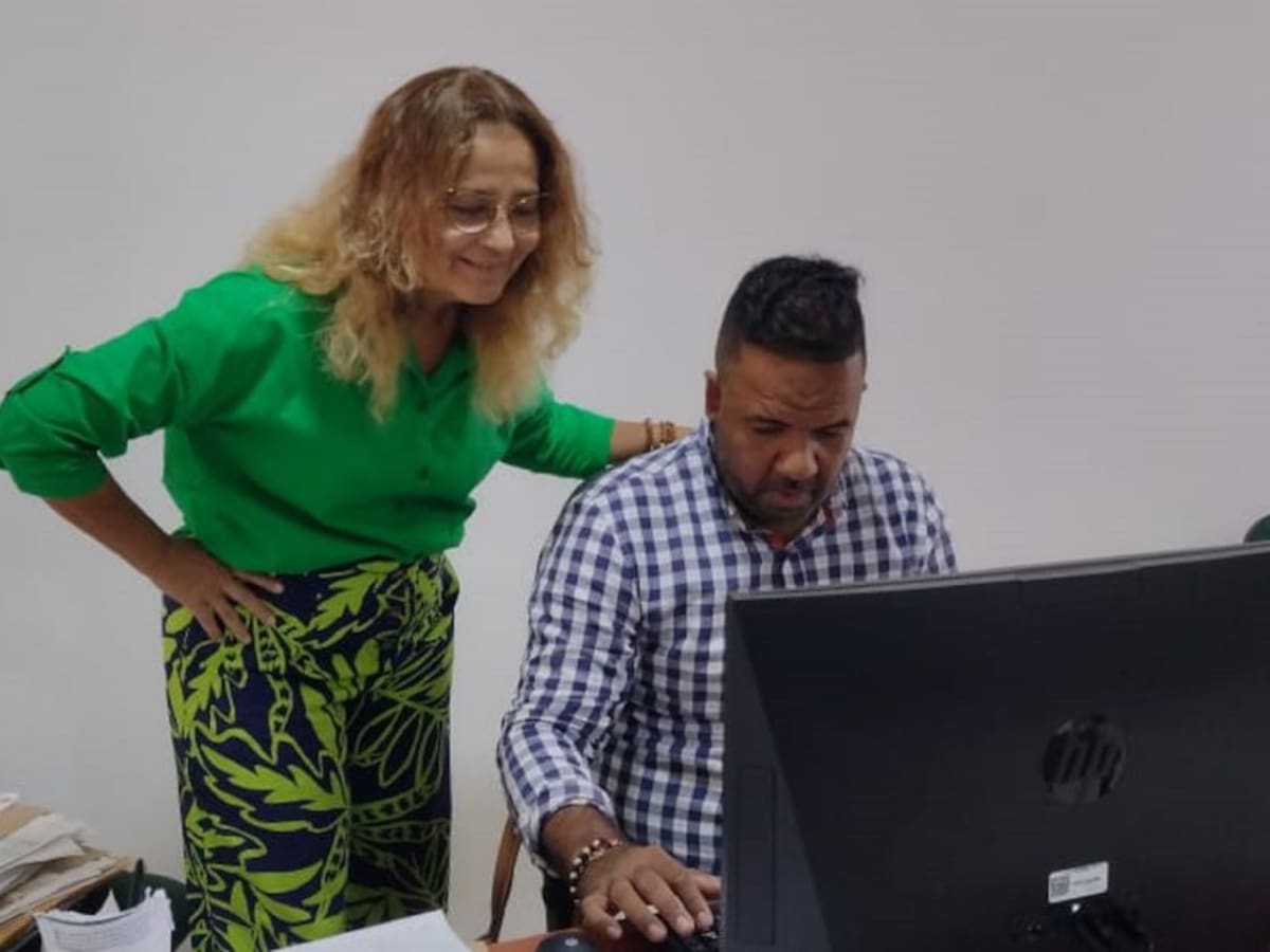 Comisarías e inspecciones recibieron dotación de computadores en Cartagena