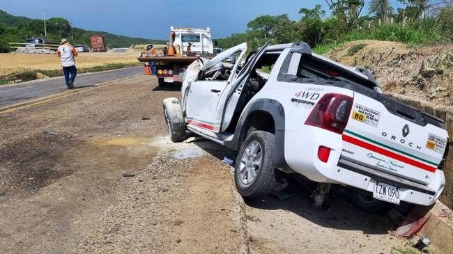 La Policía de Tránsito aseguró que el siniestro se presentó por una presunta invasión de carril de una camioneta