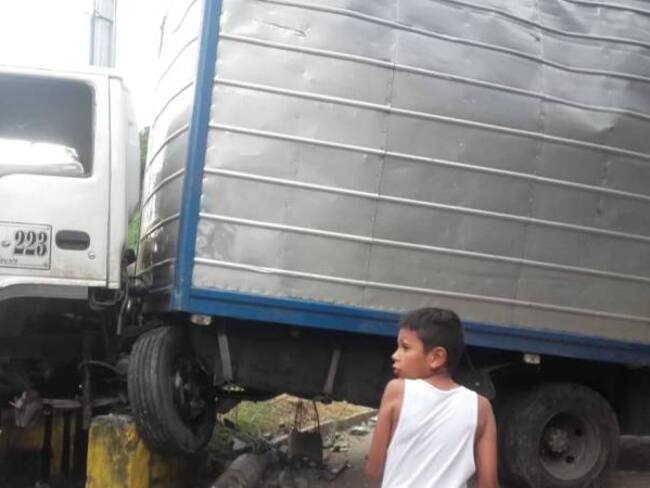 Camión sin frenos arrolló dos personas en el Cristal