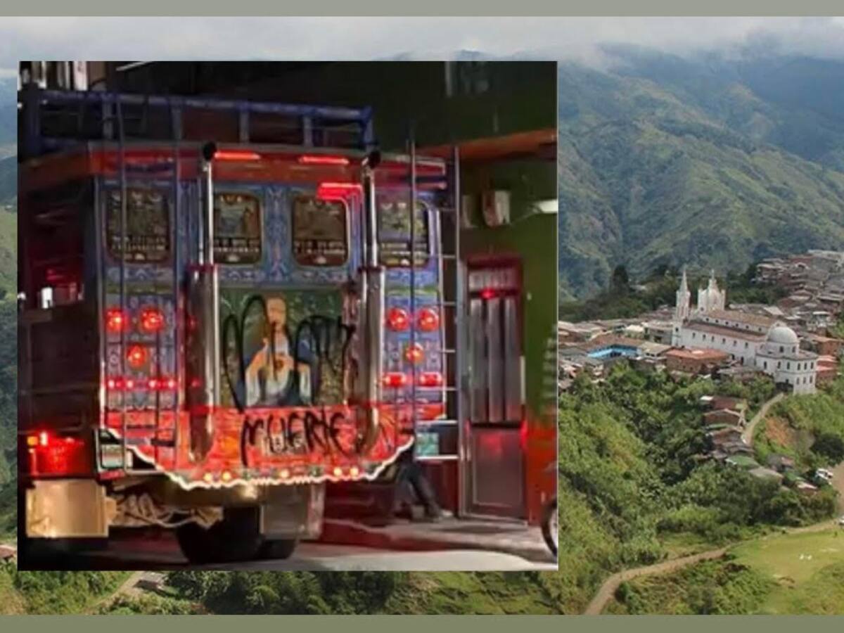 Hombres armados y enmascarados vandalizaron una chiva en Nariño, Antioquia