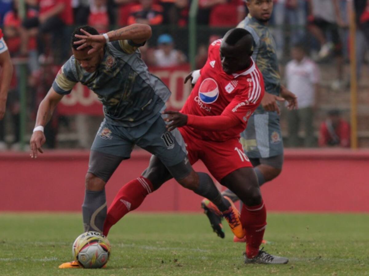 América ganó 2 a 0 ante un Tigres que no pudo rugir en la capital