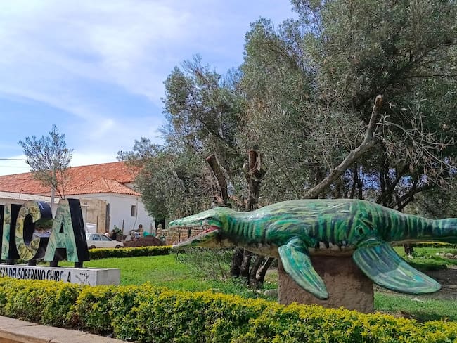 Dinosaurios de tamaño real estarán expuestos en el parque principal de Sáchica, Boyacá en esta temporada / Foto: Suministrada.