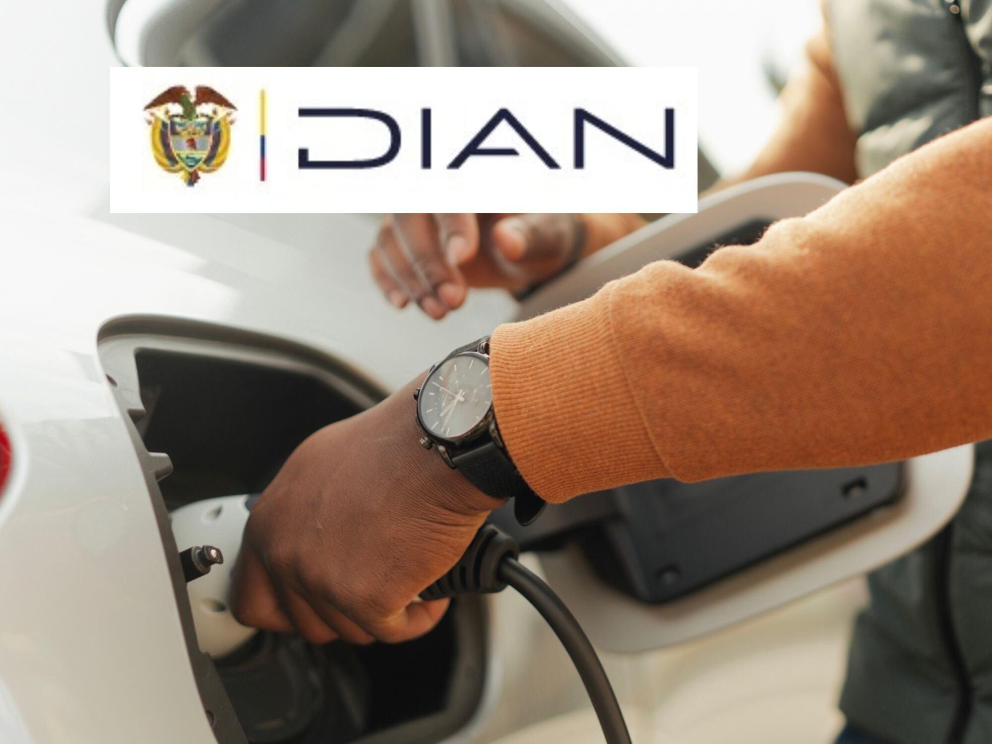 Vehículo eléctrico y logo de la DIAN. Fotos: Getty Images / DIAN